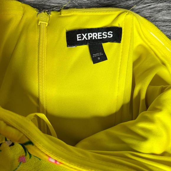 Express Floral Romper - Picture 3 of 4